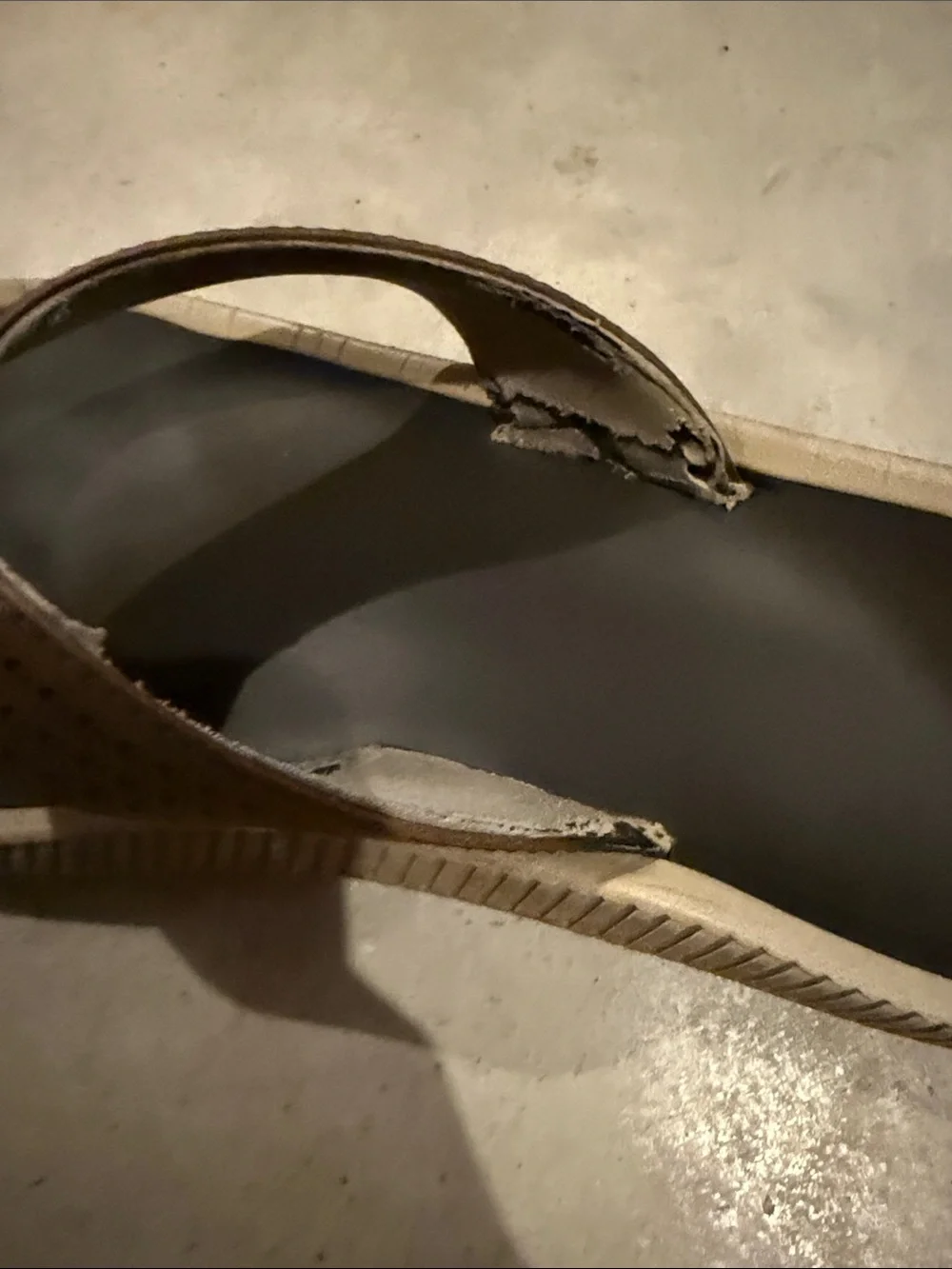 OluKai Men's Brown & Black Flip-Flop Sandals